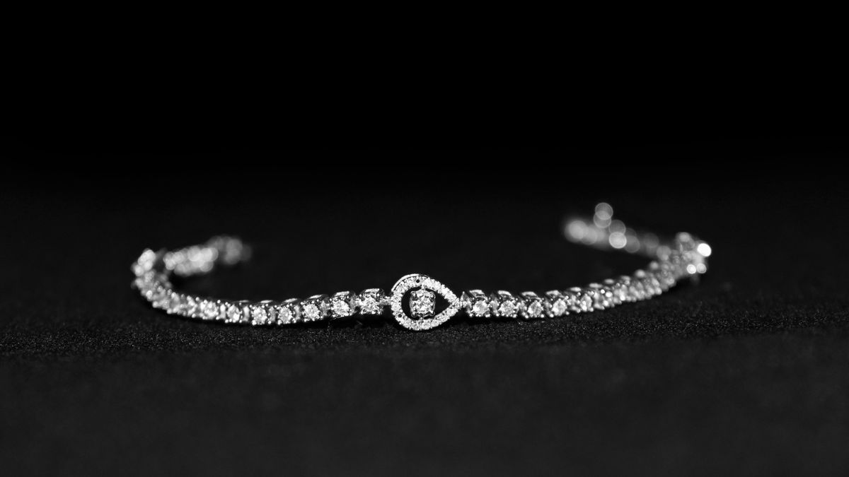 Diamond tennis bracelet
